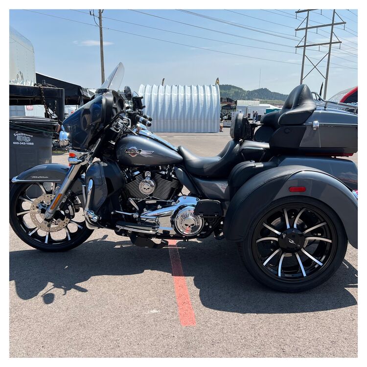 coastal_moto_largo18_rear_wheel_for_harley_trikew_abs20192024_black_cut_750x750